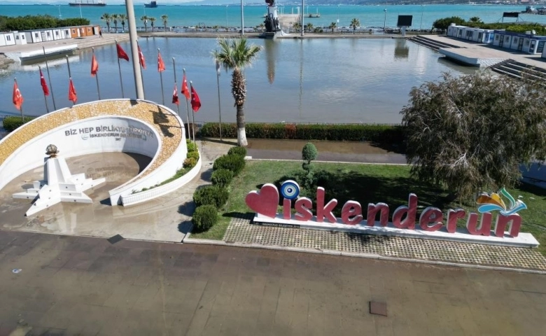 İskenderun'da Deniz taştı