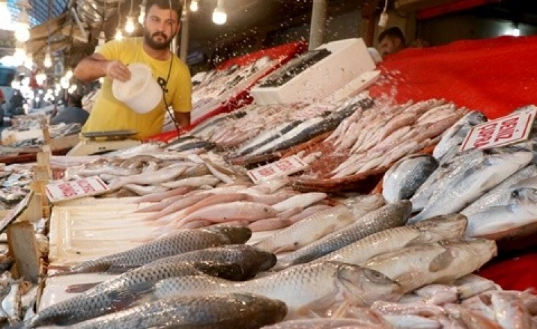 Mersin’de tezgahlar balıkla doldu taştı