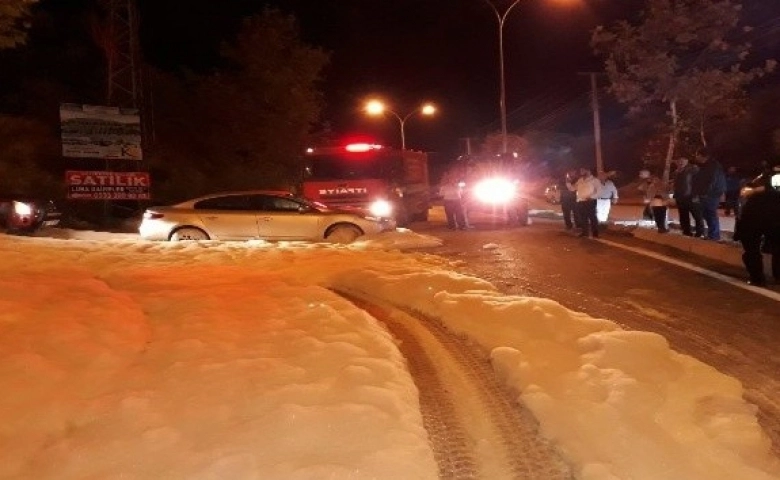 Hatay'da Kimyasal sanılan köpük panik yaşattı