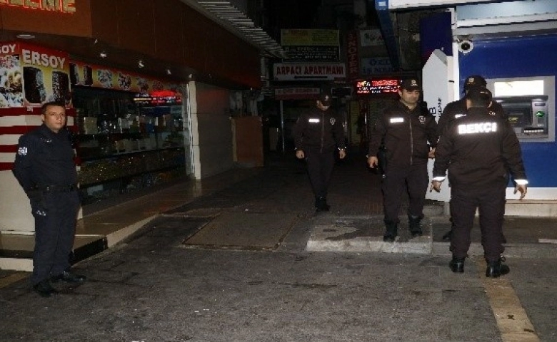 Adana'da Tartıştığı üvey babasını sokak ortasında pompalı tüfekle vurdu