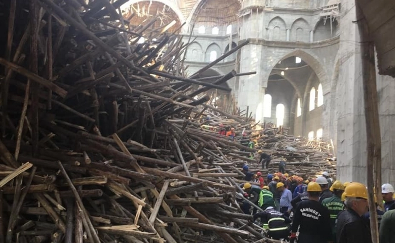 Gaziantep'te çöken cami iskelesi altında kalan mühendis hayatını kaybetti