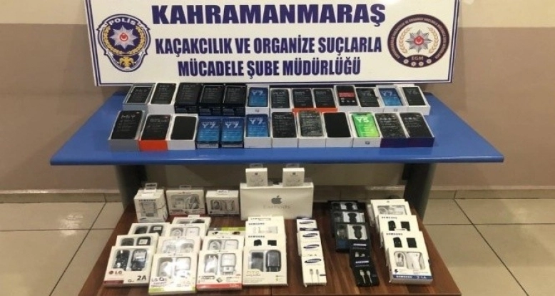 Seyyar satıcıdan 90 bin liralık kaçak telefon çıktı