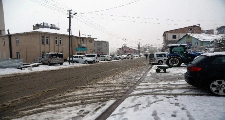 Adıyaman Çelikhan'da kar yağışı başladı