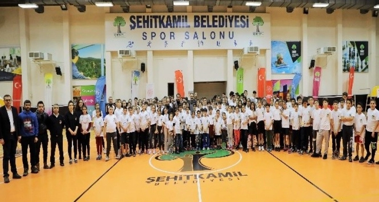 3. Geleneksel Badminton Kurtuluş Kupası'na  216 sporcu katıldı