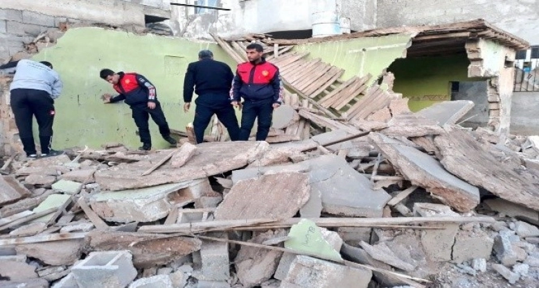 Şanlıurfa'da ev çöktü, bir çocuk yaralandı