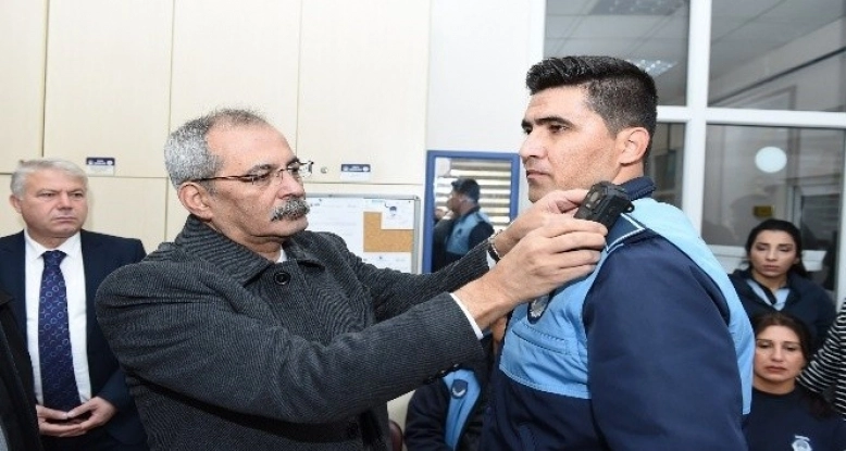 Mersin'in Tarsus ilçesinde zabıta için  'yaka kamerası' dönemi başladı