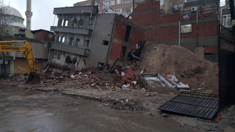 Adıyaman'da Yağışlar nedeniyle 4 katlı bina çöktü