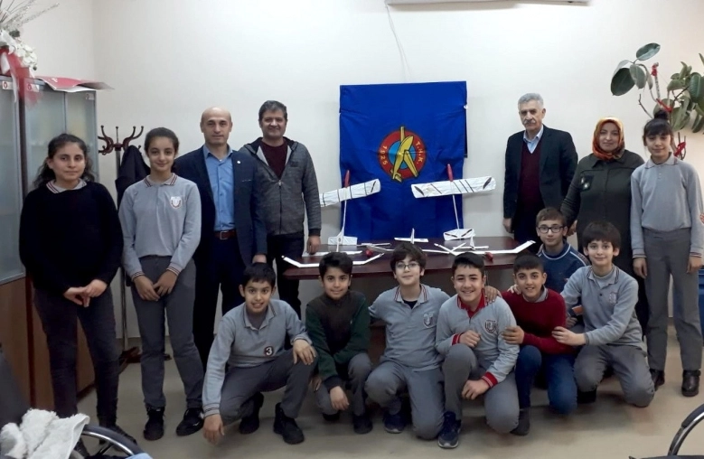 Adıyaman’da öğrencilere model uçak kursu