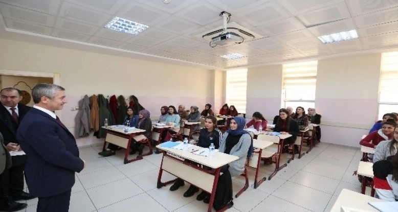 Şahinbey Belediyesi'nden öğrencilere kitap desteği