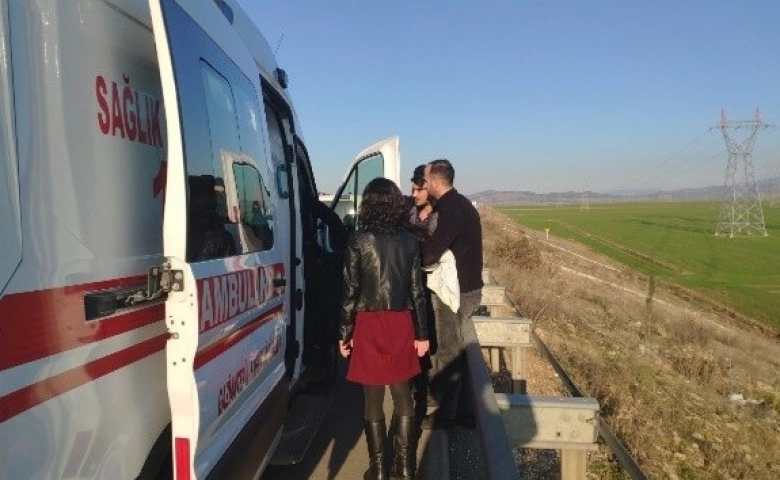 Gaziantep'te Çocuğunu hastaneye götürürken kaza yaptı: 1 yaralı