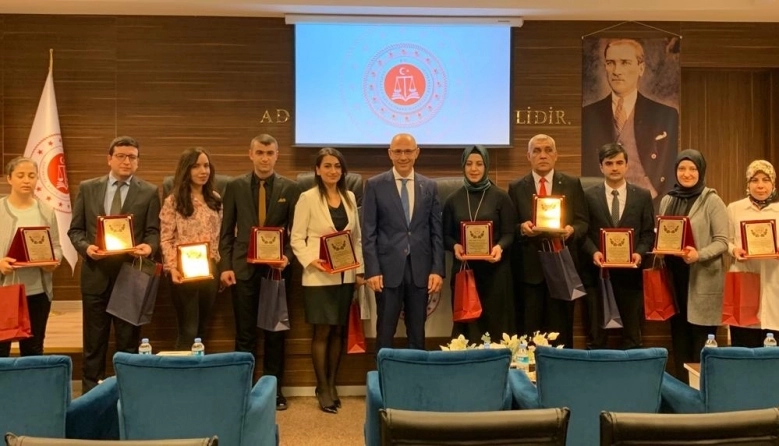 Gaziantep’te başarılı İdari Yargı personeline plaket