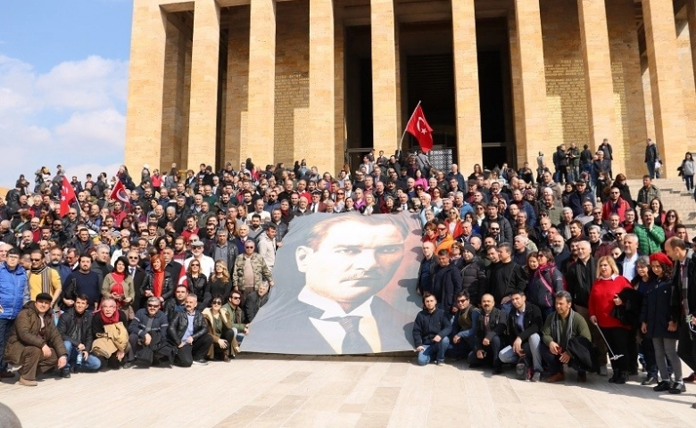 EĞİTİM-İŞ İFTİRALARLA YIKILMAYACAK BİR DEMOKRASİ KALESİDİR