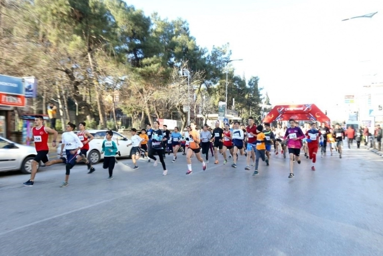 İki Gazi'nin buluşması onuruna koştular