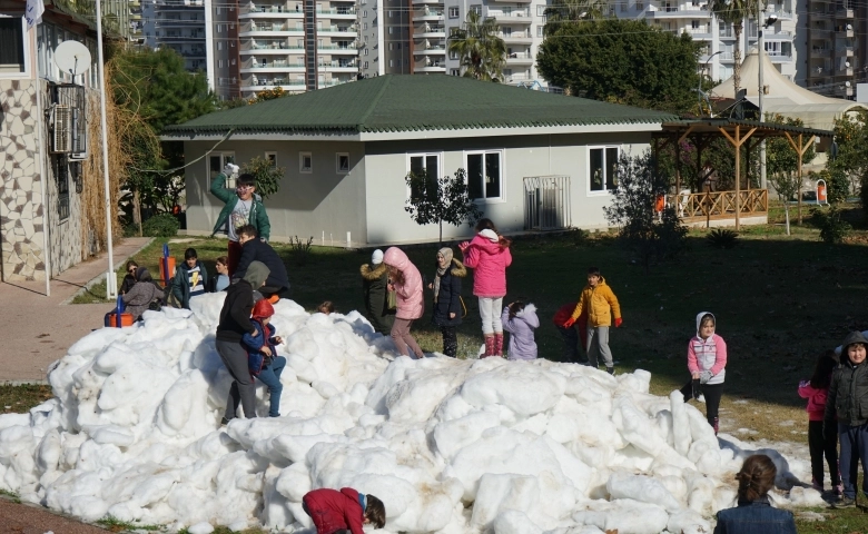 Mersin Mezitli Belediyesi'nden  kar sürprizi