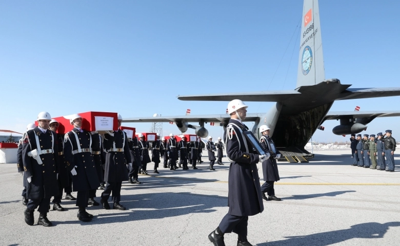 Van'da düzenlenen törenin ardından Şehitler memleketlerine uğurlandı