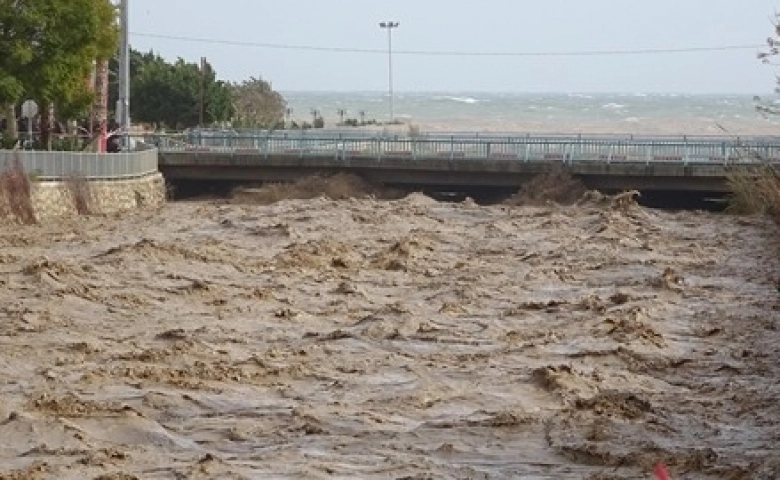 Mersin'de sel gelen derenin seviyesi kritik seviyeye ulaştı