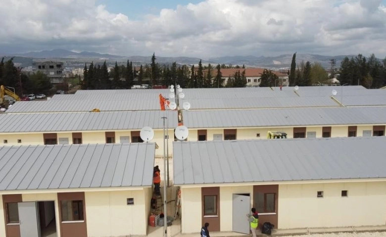 Adıyaman'da geçici prefabrik konutlar teslim edilmeye  başlandı