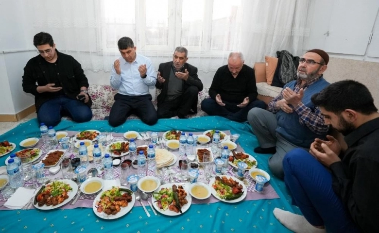 Fadıloğlu ile Kaymakam Duran yetimlerle iftar açtı