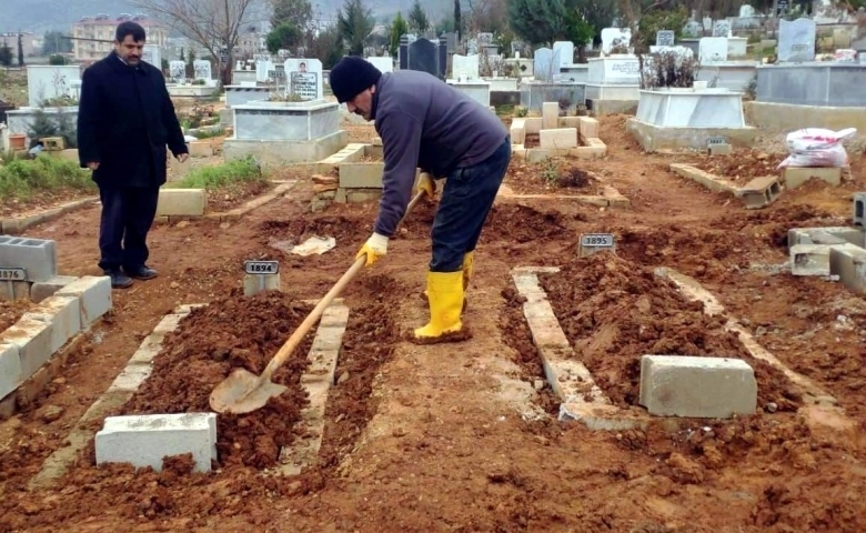 Gaziantep'in İslahiye İlçesinde Birlikte ölen çift yan yana defnedildi