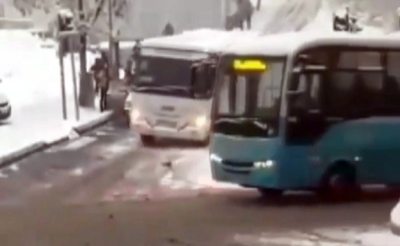 Kahramanmaraş'ta yağan kar kazaları da beraberinde getirdi