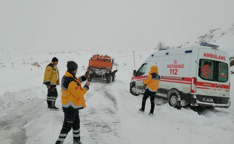 Adıyaman'da Sağlık ekipleri zorlu kış koşullarıyla mücadele ediyor