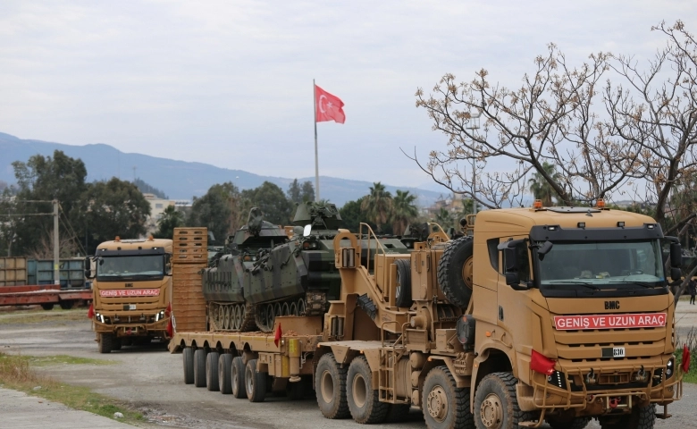 İslahiye'den Sınır birliklerine tank sevkıyatı