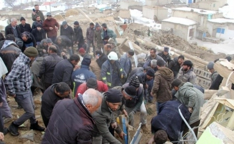 Van Depremi bilançosu 9 ölü 37 yaralı