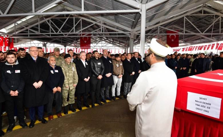 Şehit Tankçı Sözleşmeli Er Mecit Demir toprağa verildi