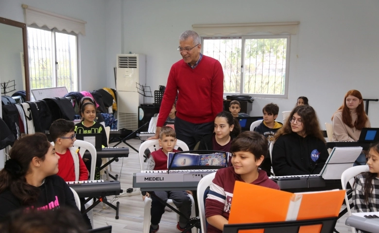 Mersin Mezitli Belediyesi'nin piyano kursuna yoğun ilgi