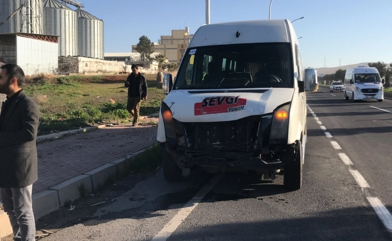 Şanlıurfa’da işçi servisleri çarpıştı: 7 yaralı