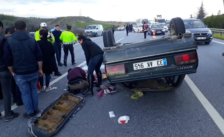 Tarsus'da Otomobil, kamyona çarpıp takla attı: 7 yaralı