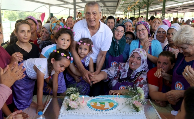 Mezitli Belediye Başkanı Tarhan 8 Mart'ta  emekçi kadınlarla buluşacak