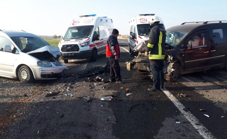 Şanlıurfa'nın Halfeti ilçesinde otomobiller çarpıştı 6 yaralı