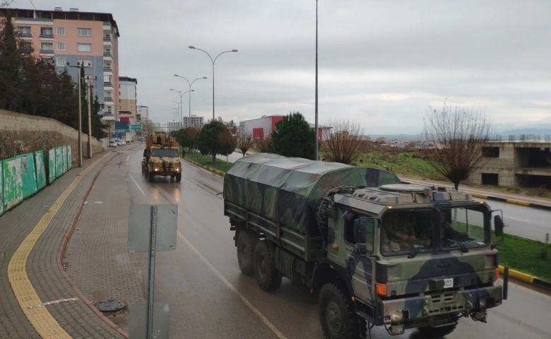 Gaziantep'ten İdlib’e zırhlı araç sevkıyatı