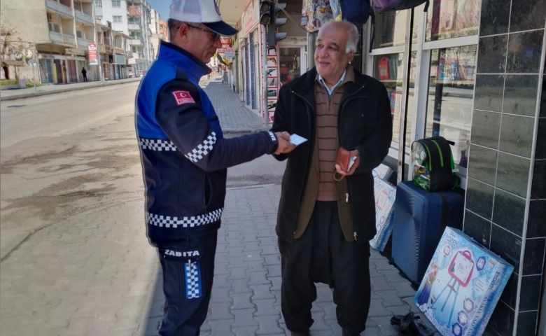 2 saatlik denetimde 65 yaş üstü 100 kişi evlerine gönderildi