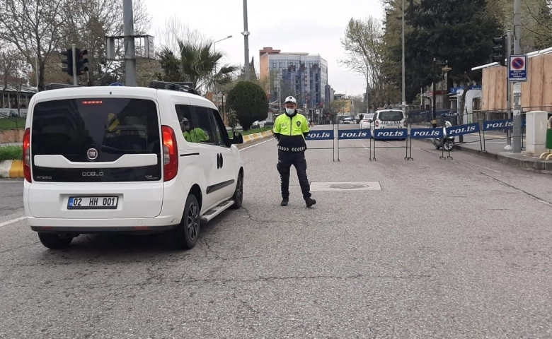 Adıyaman’da caddeler trafiğe kapatıldı