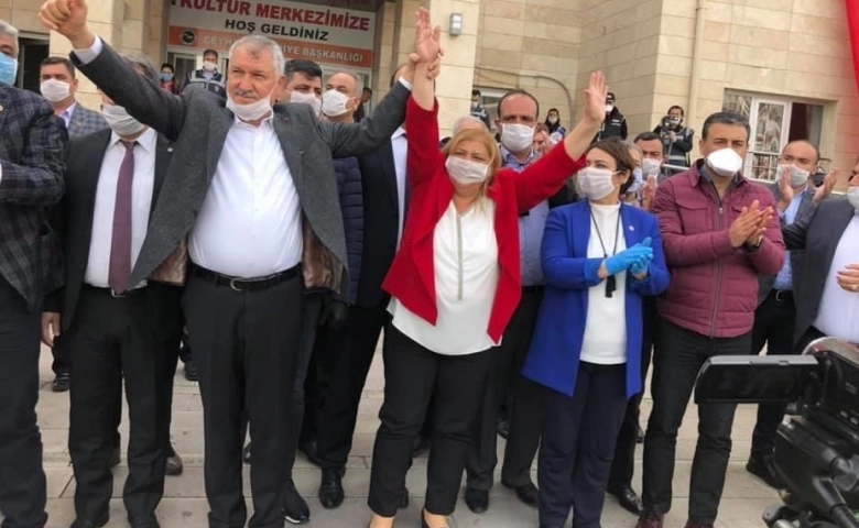 Adana Ceyhan’da Belediye Başkanlığını CHP’li Erdem kazandı