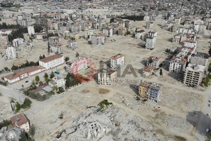 Depremin yıktığı Hatay'da çarpıcı görüntüler, enkazlar kaldırıldıkça boşluklar büyüyor