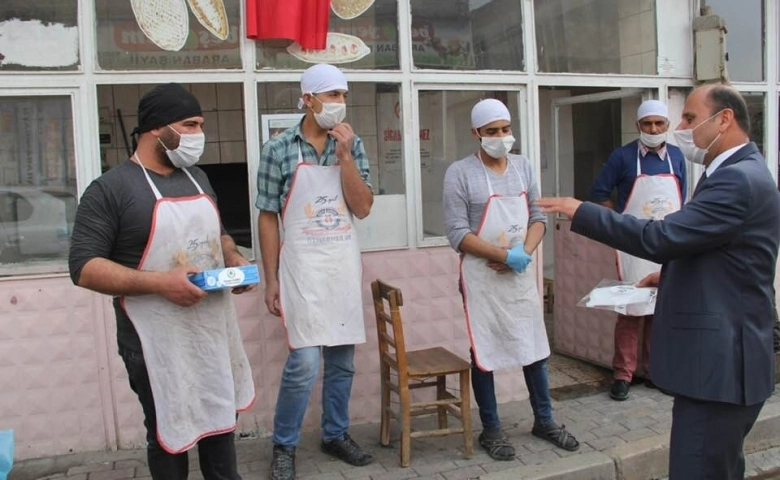 Araban Belediye Başkanı Doğru 20 bin maske dağıtımına başladı