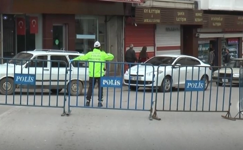 Gaziantep’in caddeleri araç trafiğine kapandı