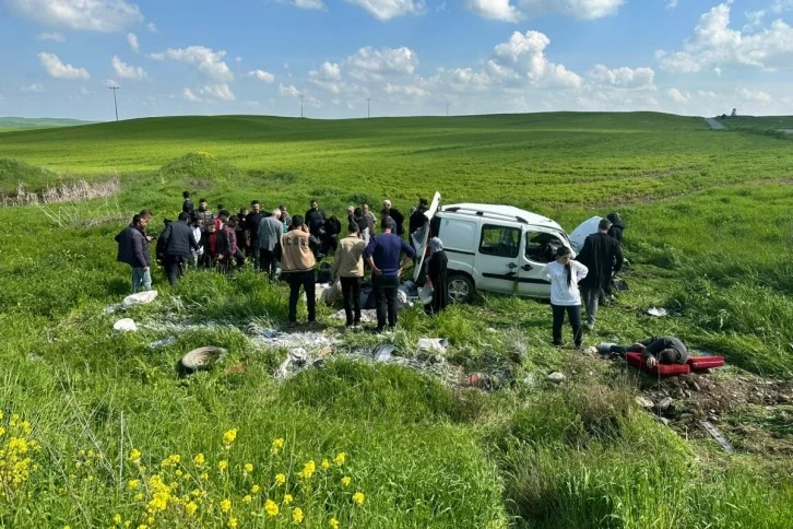 Otomobil tarlaya uçtu: 3'ü ağır 4 yaralı