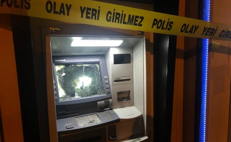 Annesinden kalan mirası babası vermeyince ATM'leri parçaladı