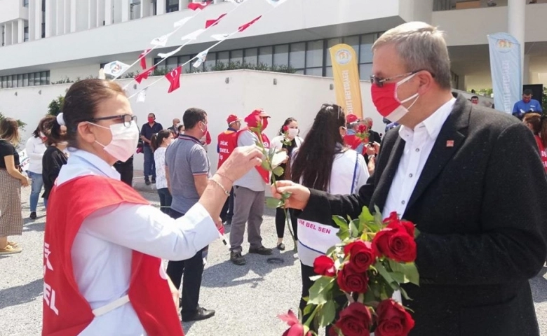 Mezitli Belediye Başkanı Tarhan: Demokrasi için kenetlenmeliyiz