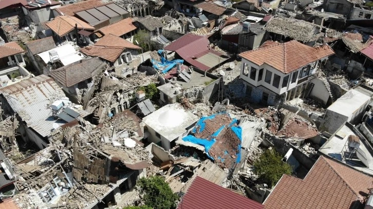 Hatay’da enkazların gölgesinde bayram hazırlığı