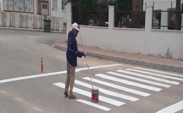 Mezitli'de okul ve yaya geçitlerine bakım yapıldı    