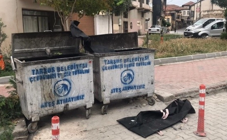 Çöpe atılan ceset torbaları korkuttu  