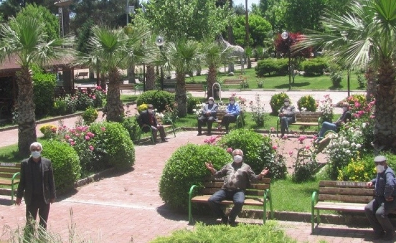 Gaziantep'te Yaşlılar parkları doldurdu