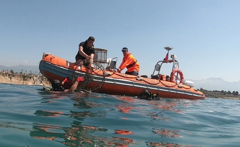 Hatay’da yasa dışı balık avcılarına ceza kesildi