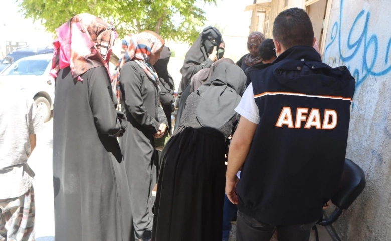 Türkiye’nin yardımları Suriye’deki iftar sofralarına gidiyor