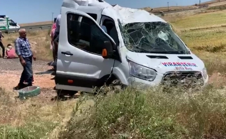 Şanlıurfa'da Yolcu minibüsü devrildi